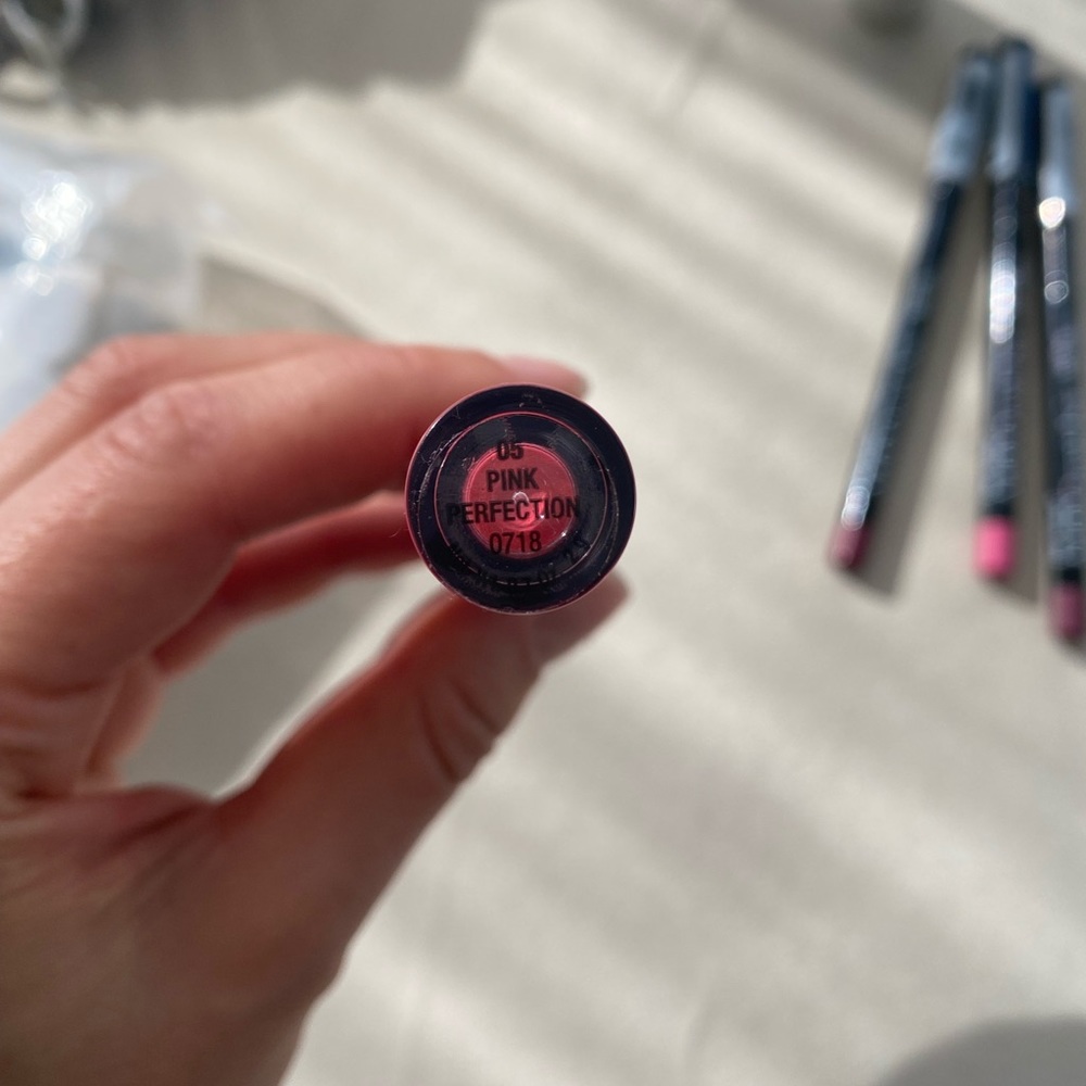 Mood made cher lip gloss pink color
